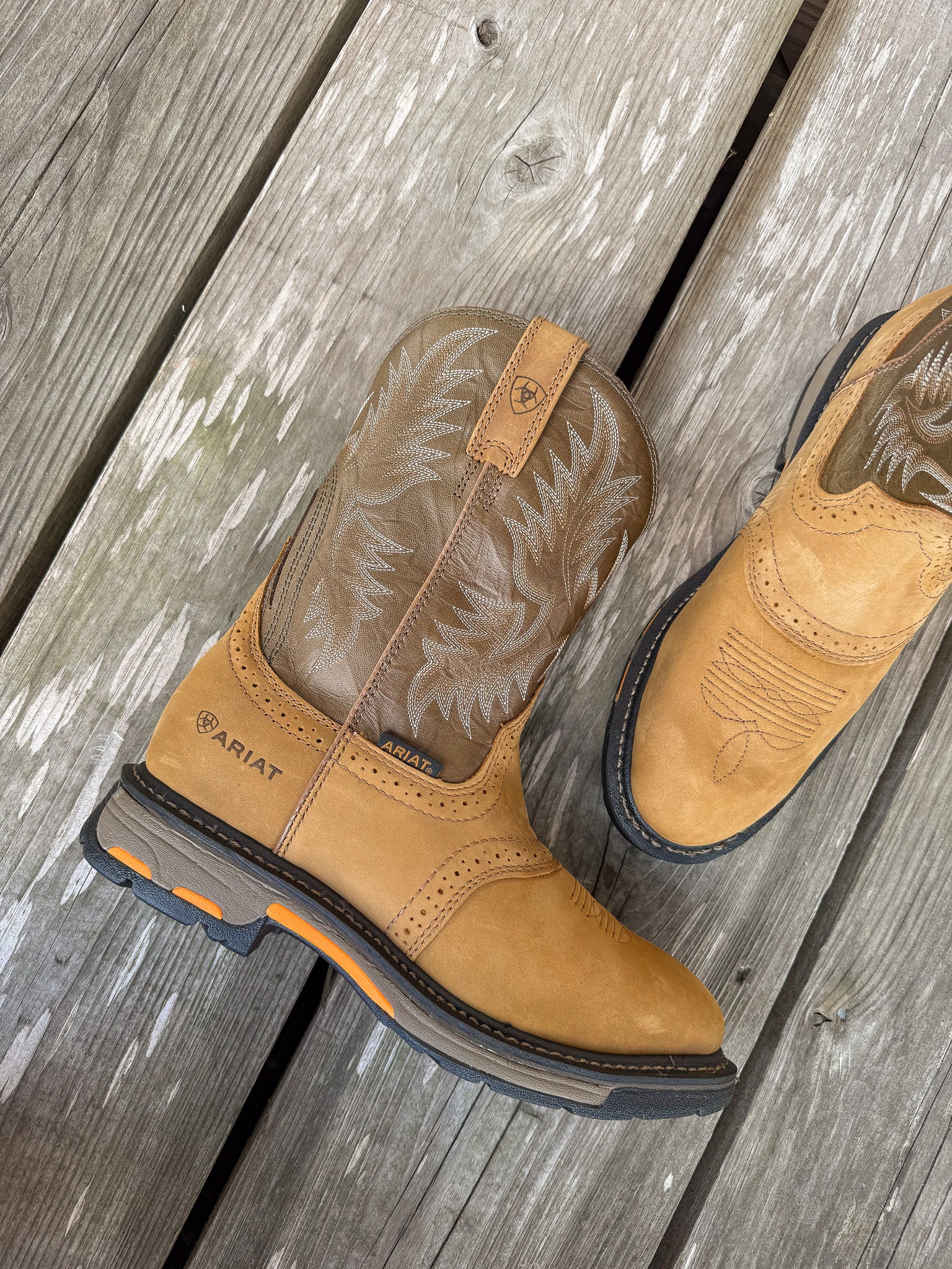 10001188 | WorkHog Round Toe Work Boots