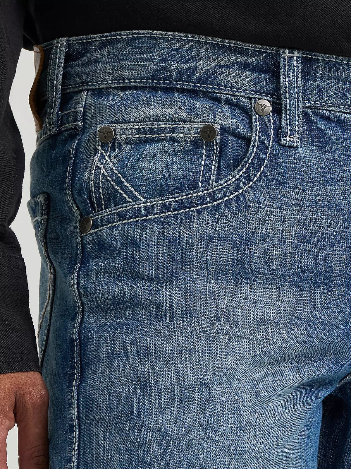 42MWXLB | Wrangler NON-FR 20X NO. 42 Vintage Bootcut Jeans in Light Blue