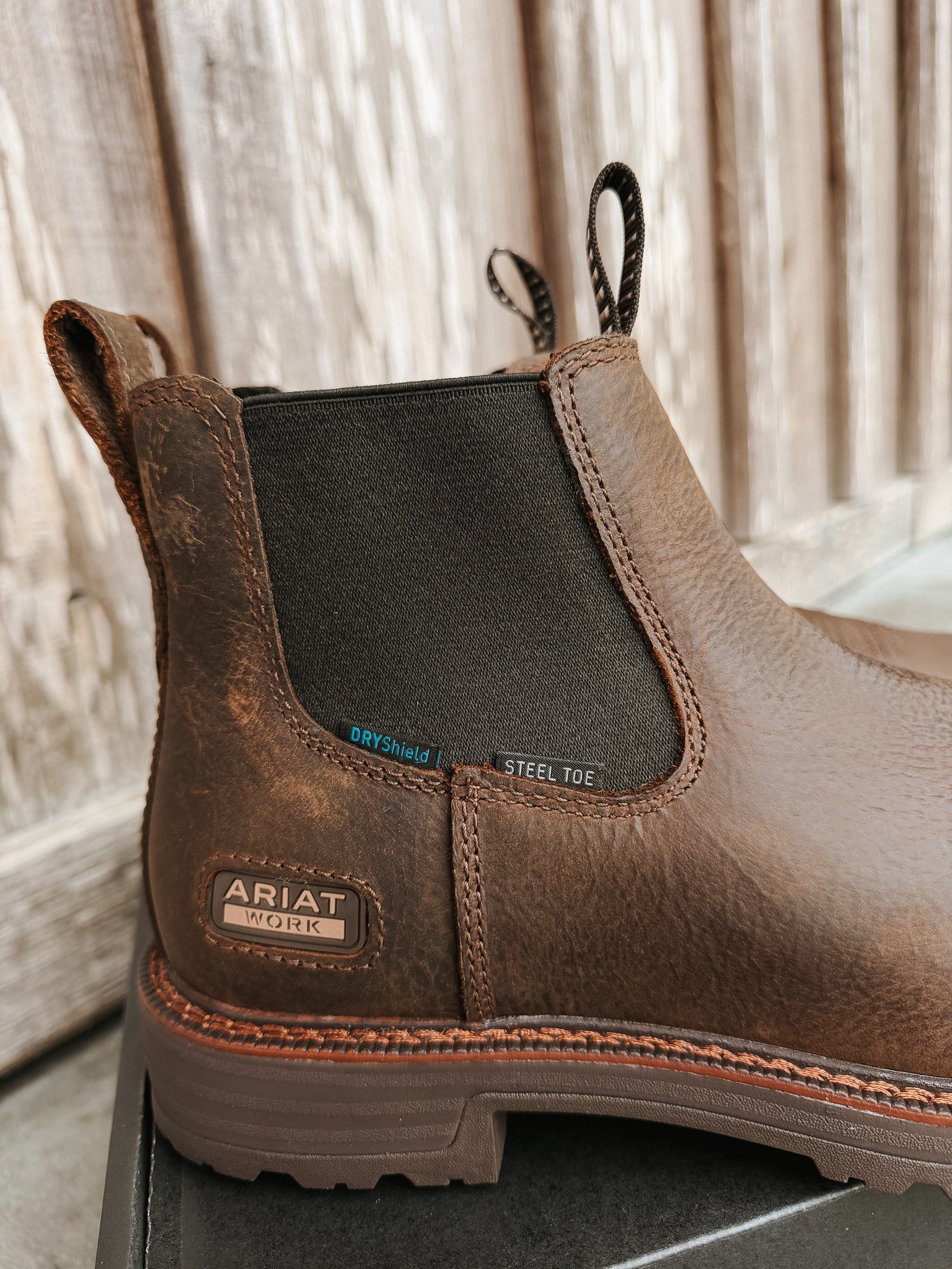 10074284 | Activator Chelsea Waterproof Wide Square Toe Steel Toe Work Boot