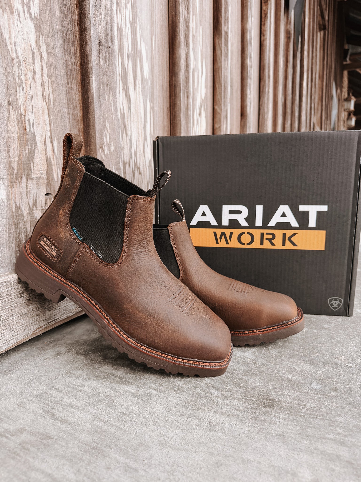 10074284 | Activator Chelsea Waterproof Wide Square Toe Steel Toe Work Boot