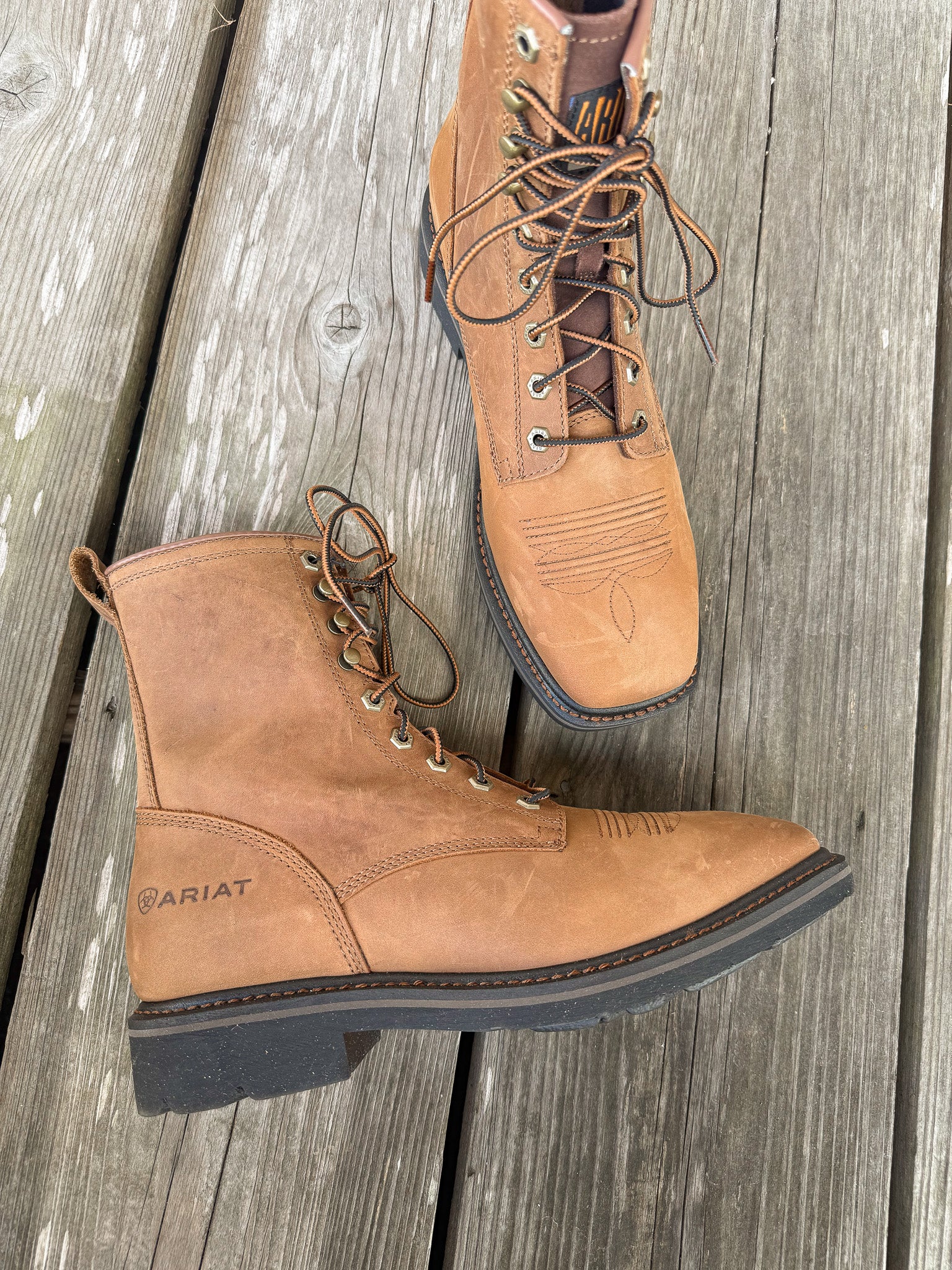 10011916 | Cascade 8" Wide Square Toe Work Boots